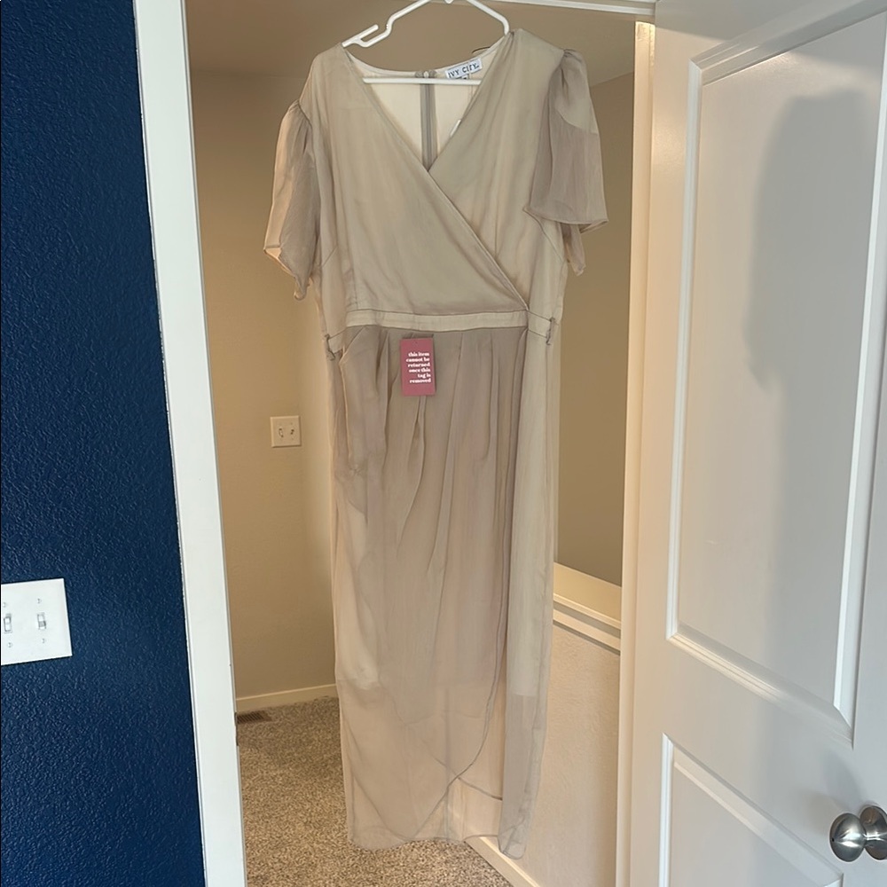 Ivy City Co Cream Midi Dress